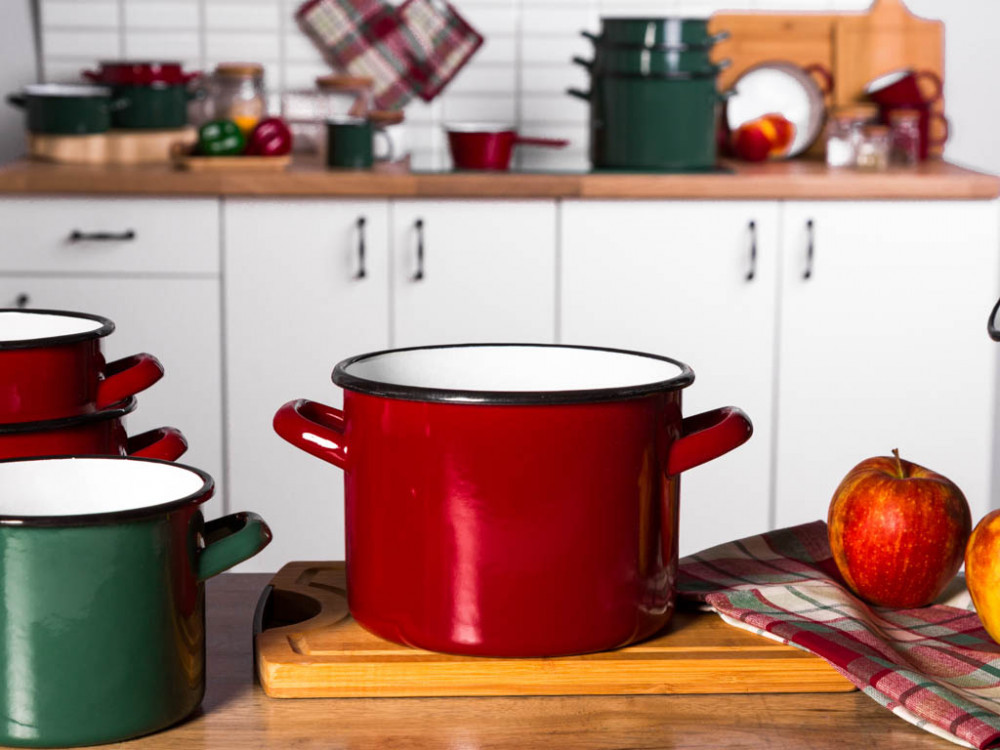 czerwony garnek - W czym ugotować i podać wigilijne potrawy? Garnki do przyrządzania świątecznych dań