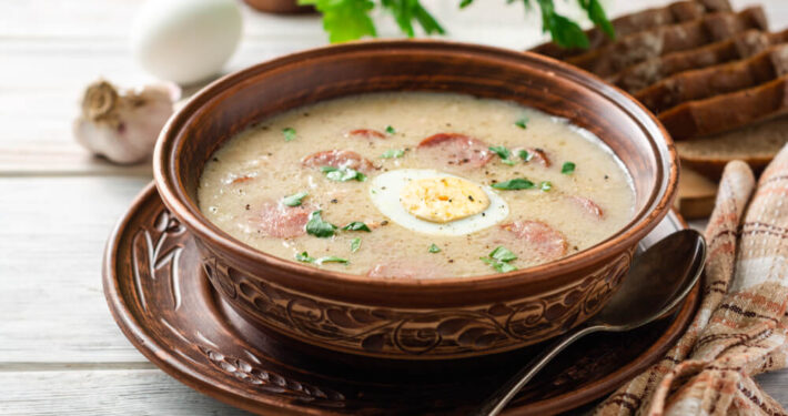zurek wielkanocny 710x375 - Przepis na prostą i smaczną wigilijną zupę grzybową